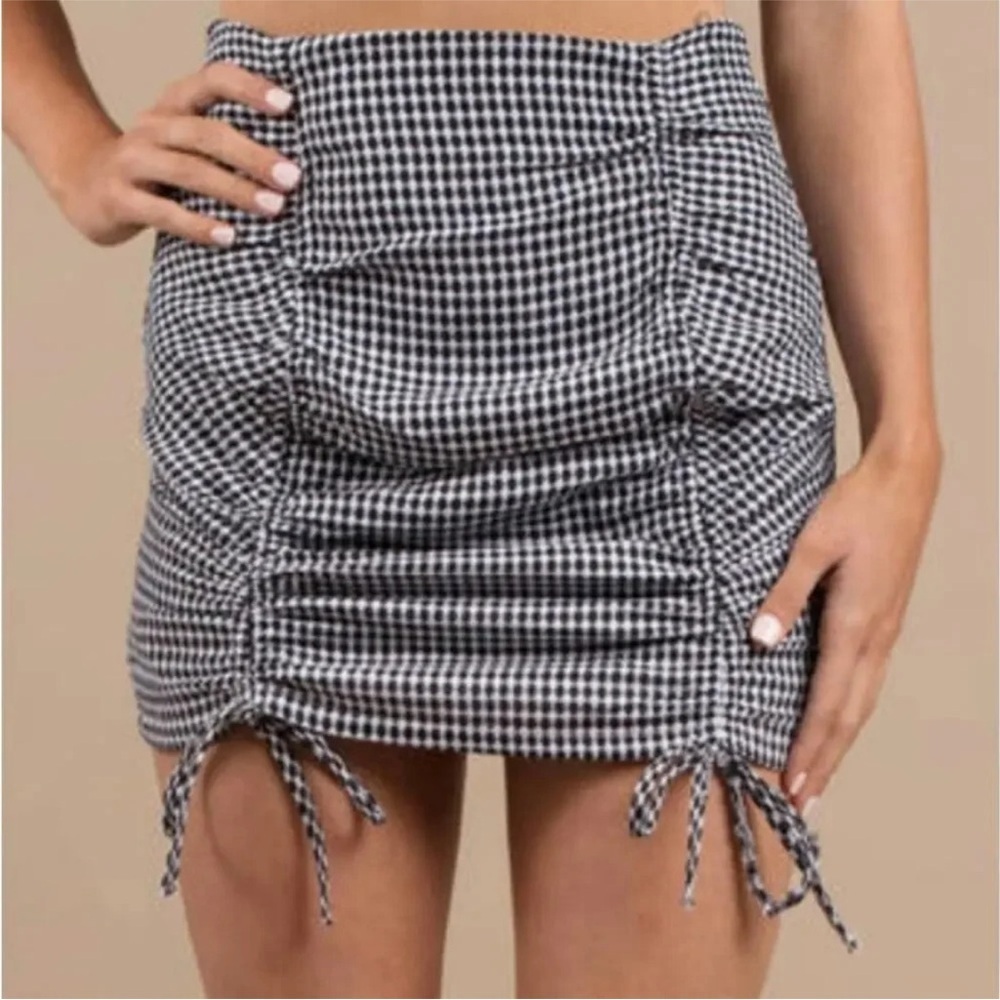 Black and White Houndstooth Skirt